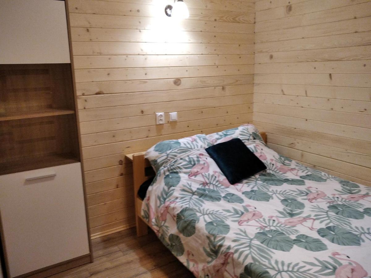 Domki I Apartamenty Nad Jeziorem Solinskim Z Basenem I Widokiem Na Gory Wolkowyja Exterior photo
